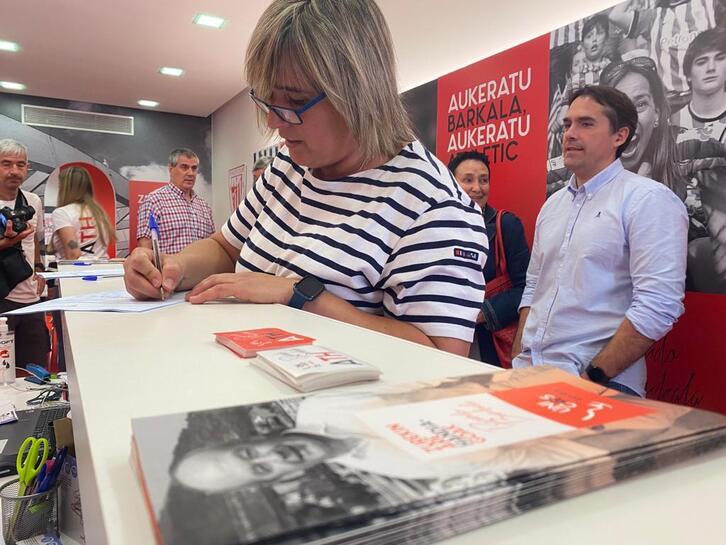 Eba Ferreira y Jone Goirizelaia han avalado la candidatura de Barkala este mediodía.