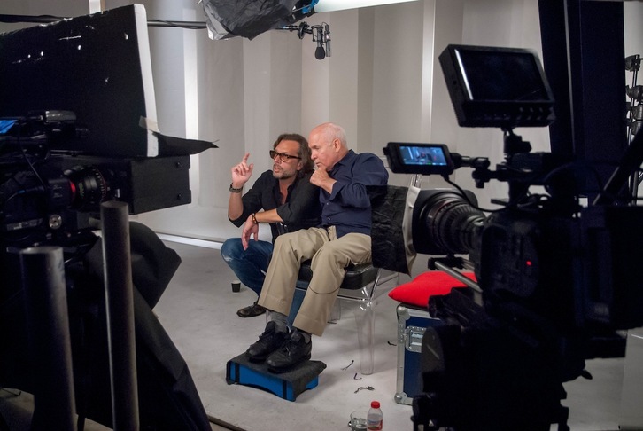 El documentalista Denis Delestrac y el fotógrafo Steve McCurry.