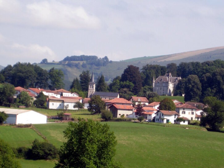 Duzunaritze-Sarasketa herriko landa batean gertatu da ezbeharra.