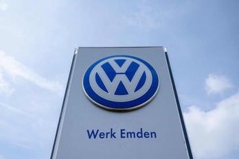 El logo de Volkswagen, en una planta de Alemania. 