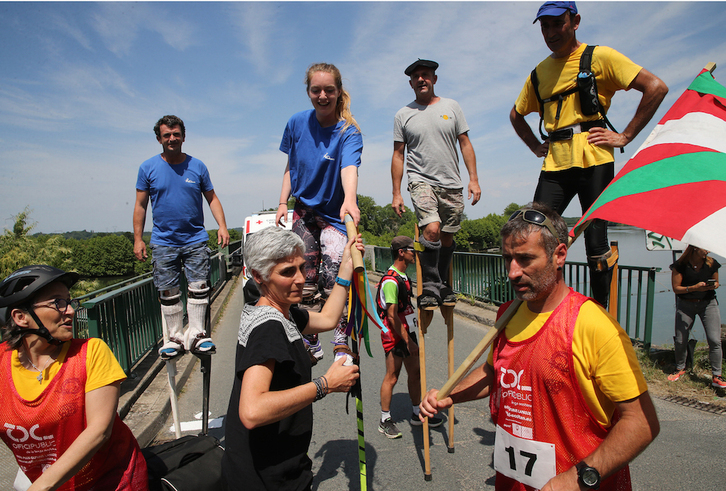 Korrikaren koordinatzaile Ihitz Olidenek hartu du lekukoa Ahurtin.