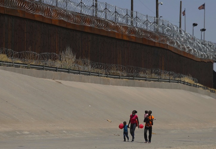Migrantes haitianos rondan la frontera entre México y Estados Unidos.