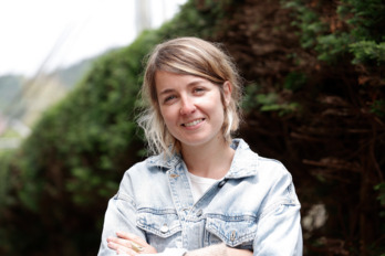 Itziar Ugartek proiektu berria du eskuartean, poesia liburua agertokira eramatekoa.