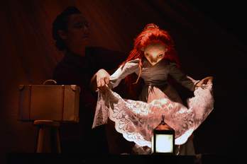 XX. mendeko hasierako ehungintza industriaren hastapeneko emakume langileen borroka, panpinetan.