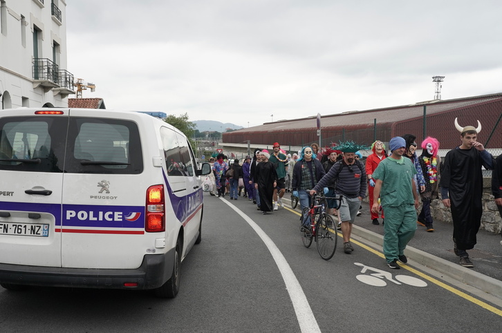 Afrikatik iritsitako zazpi laguni euskal herritartasuna eman die Ehun mugimenduak.