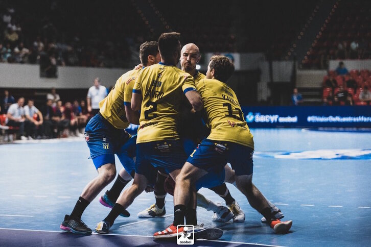 Bidasoako lau jokalari Barçako bat geldiarazi nahian Asobal kopako finalean.