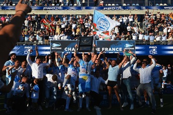 Los jugadores del Aviron celebran el ascenso al Top 14. 