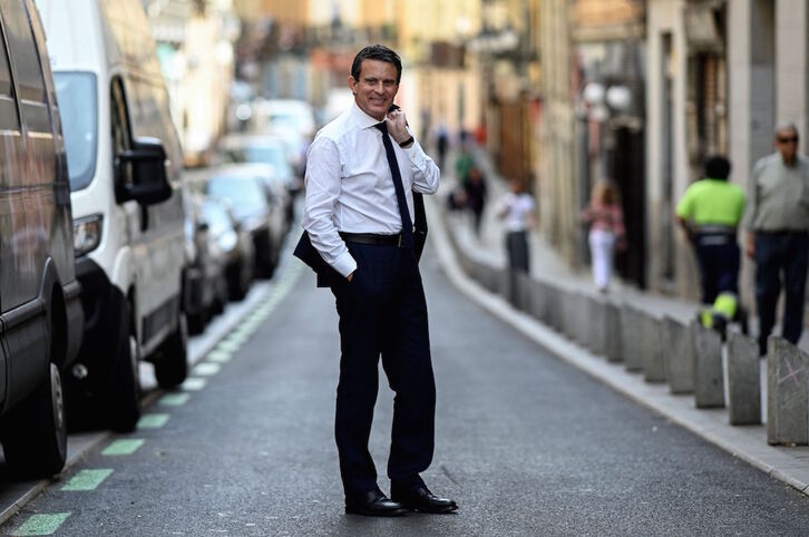 Manuel Valls posa en Madrid en el arranque de la campaña. 