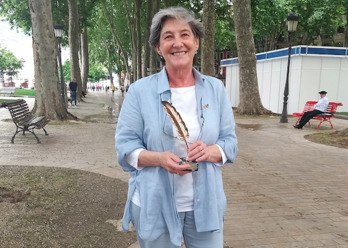 Laura Mintegi, tras recibir el galardón este lunes.