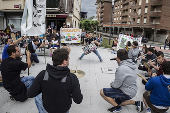 Igorreko zenbait kuadrilla elektrotxarangarekin, 2016ko txupinazoaren ostean. 