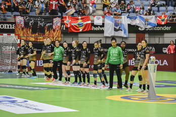 Las jugadoras de Bera Bera, durante un partido de la Copa disputado en Donostia.