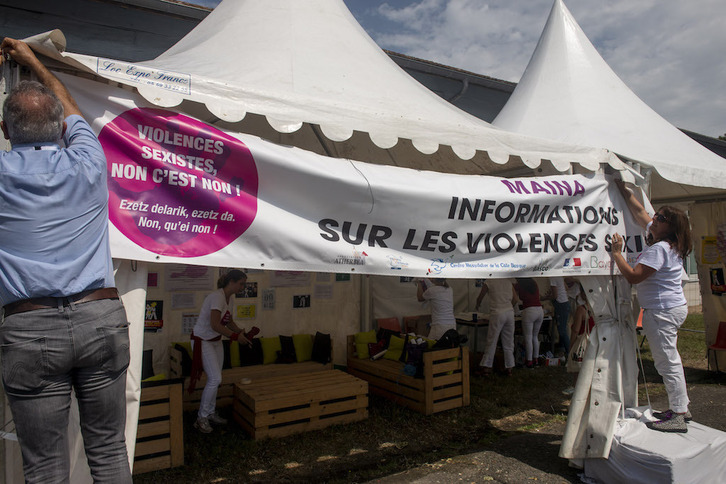 Elkarte feministek 2019ko Baionako bestetan Maina izeneko gunea kudeatu zuten emazteen harrera bermatzeko.