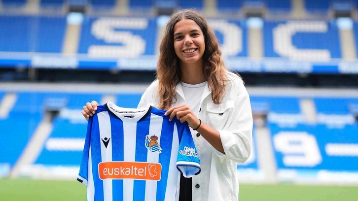 Andreia Jacinto, Anoetan, bere fitxaketaren aurkezpenean.