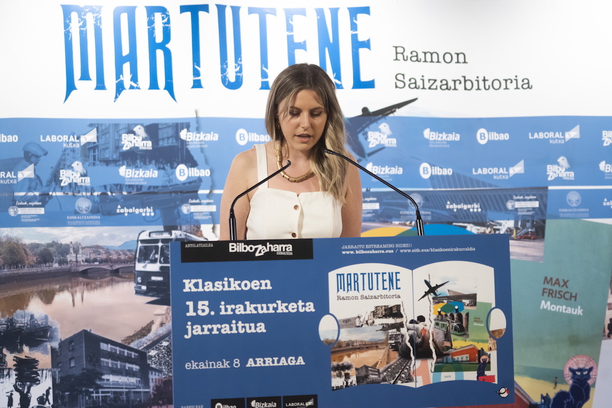 Iraide Ibarrondo NAIZeko kazetaria, irakurraldian. (Marisol RAMIREZ/FOKU)