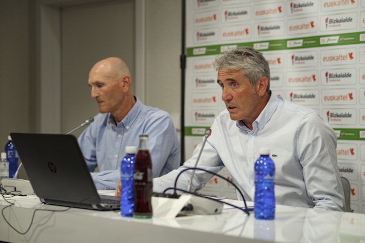 Joseba Agirre y Juan Luis Fuentes durante su comparecencia en Lezama.