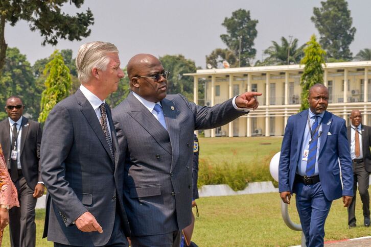Felipe de Bélgica y el presidente de la República Democrática del Congo, Félix Tshisekedi, llegando al Palacio de la Nación en Kinshasa este miércoles.