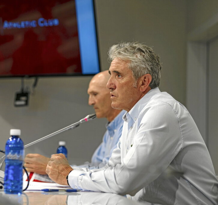 Joseba Agirre y Juan Luis Fuentes durante su comparecencia en Lezama.
