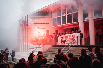 Movilización ante la Mancomunidad Vasca en favor del mecanismo de compensación para frenar los alquiuleres turísticos.