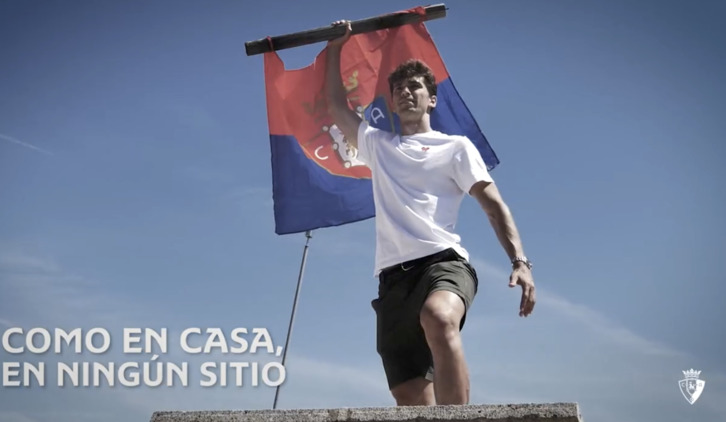 Lucas Torró, en el vídeo con que Osasuna ha anunciado la deseada renovación.