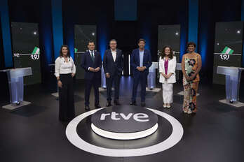 Foto de grupo de los seis candidatos a presidir la Junta de Andalucía que participaron en el debate en RTVE el 6 de junio.
