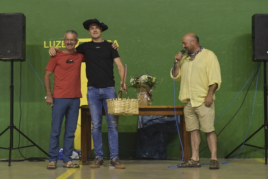 Euskal makila, otarra... ez da oparirik falta izan.