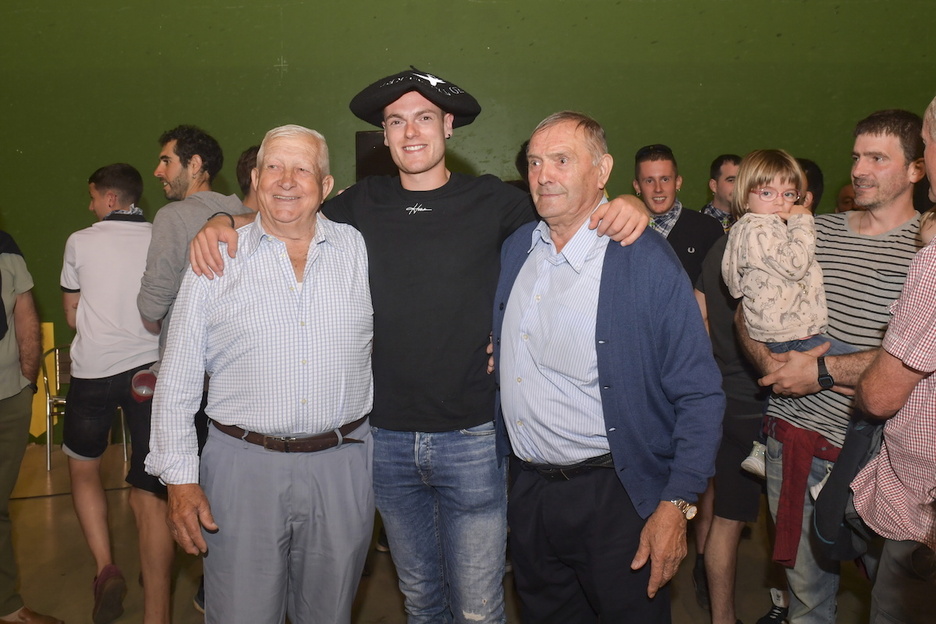 Beteranoek ere ez dute Lasorekin argazkia ateratzeko aukera galdu nahi izan.