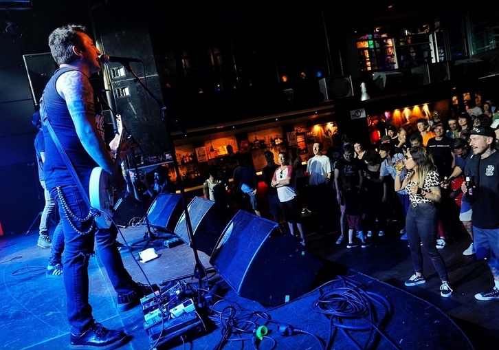 Jimmy Jazz aretoak hartu du memoriaren aldeko saio musikatua.