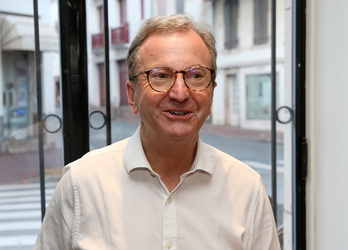 Vincent Bru tout sourire, il est largement en tête du premier tour.