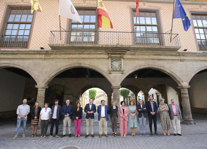 La Mesa y Junta de Portavoces del Parlamento navarro se ha reunido hoy en Zangoza con motivo del 900 aniversario del otorgamiento del fuero.