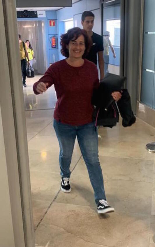 Izaskun Lesaka, Madrilgo aireportuan aske.