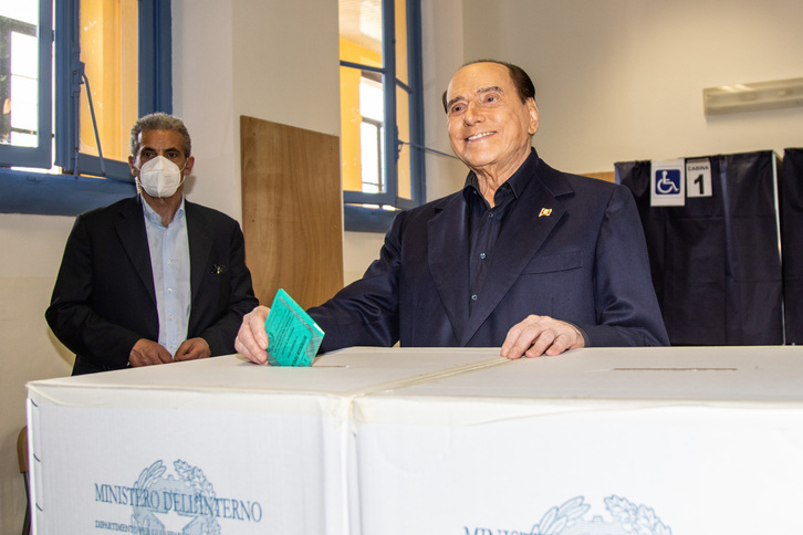 Silvio Berlusconi, Justiziaren gaineko bost erreferendumetan parte hartu zuenetako bat.