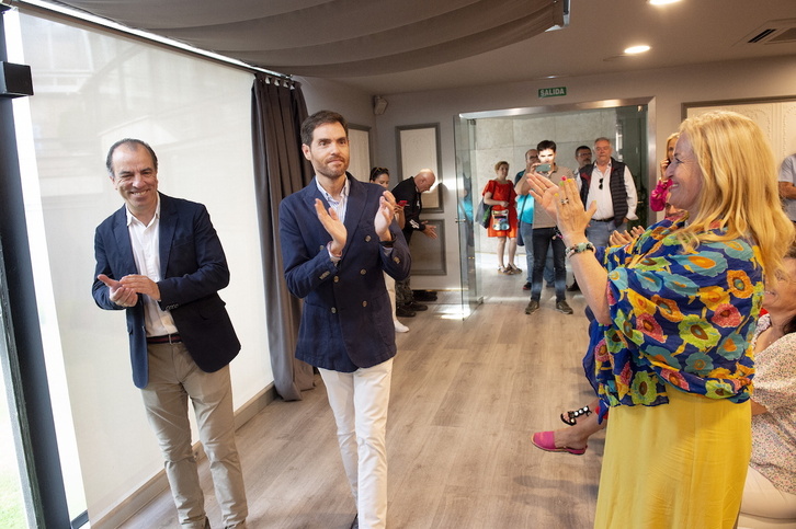 Sayas y García Adanero han sido recibidos con aplausos en la presentación de su plataforma.