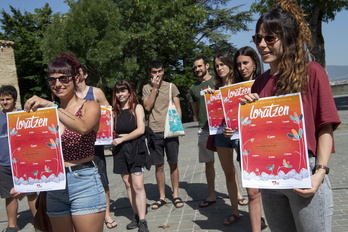 Herri Sanferminetako bultzatzaileek agerraldi berria egin dute gaur O Plazan.