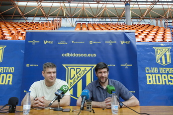 Los hermanos Aginagalde, Julen y Gurutz, en la comparecencia de esta mañana. 