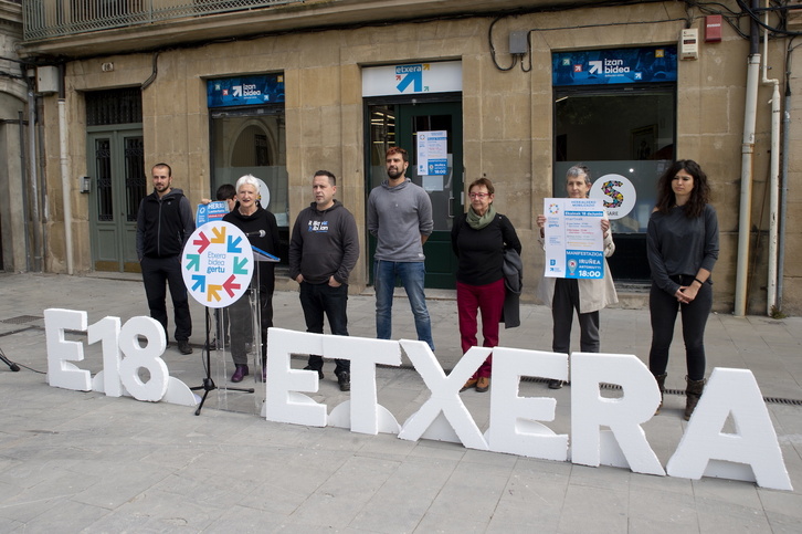 Larunbateko manifestazioa aurkezteko Sarek egin zuen agerraldia. 
