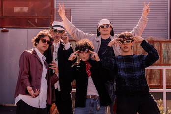 Cartamatik Getxora etorri eta musika munduan topera jarraitzen du Laguna Goons taldeak.