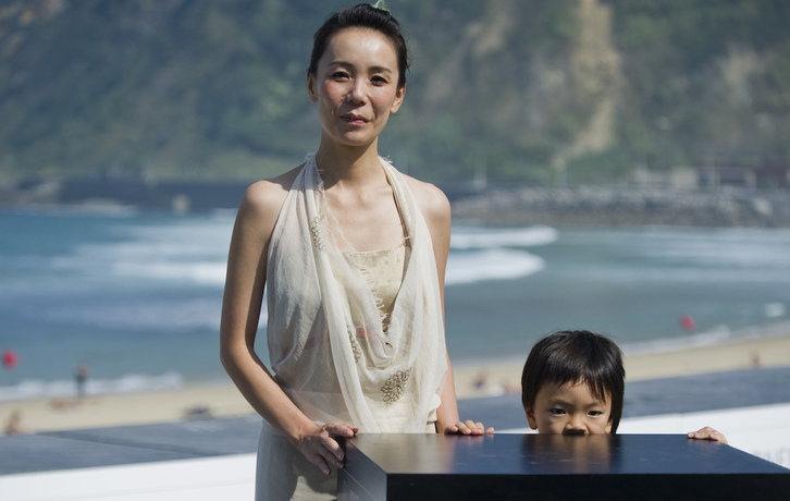 La japonesa Naomi Kawase y su hijo Mikitsu en Zinemaldia, en 2010.