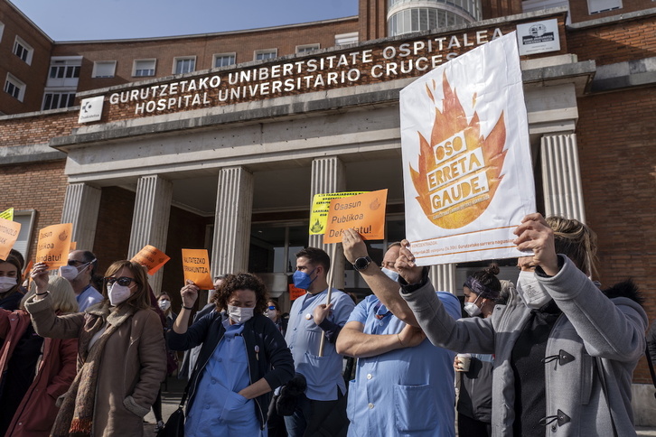 Movilización del personal sanitario de Cruces ante el deterioro de Osakidetza y la sanidad pública. 