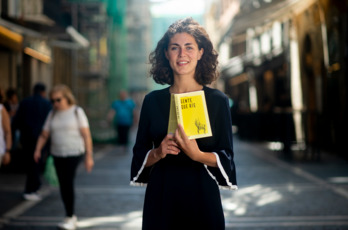Laura Chivite, con su primer libro.