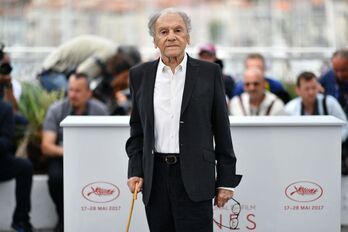 El actor Jean-Louis Trintignant posa para los fotógrafos en el festival de Venecia, en 2017.