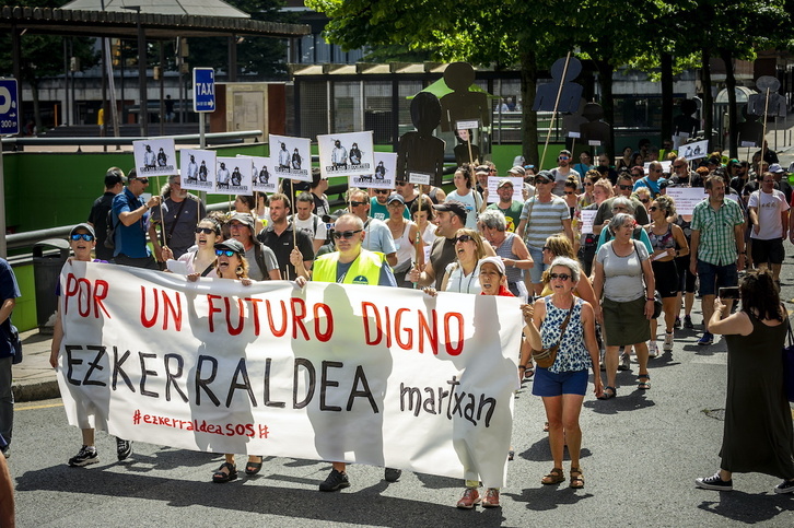La cabecera de la manifestación celebrada en Ezkerraldea. 