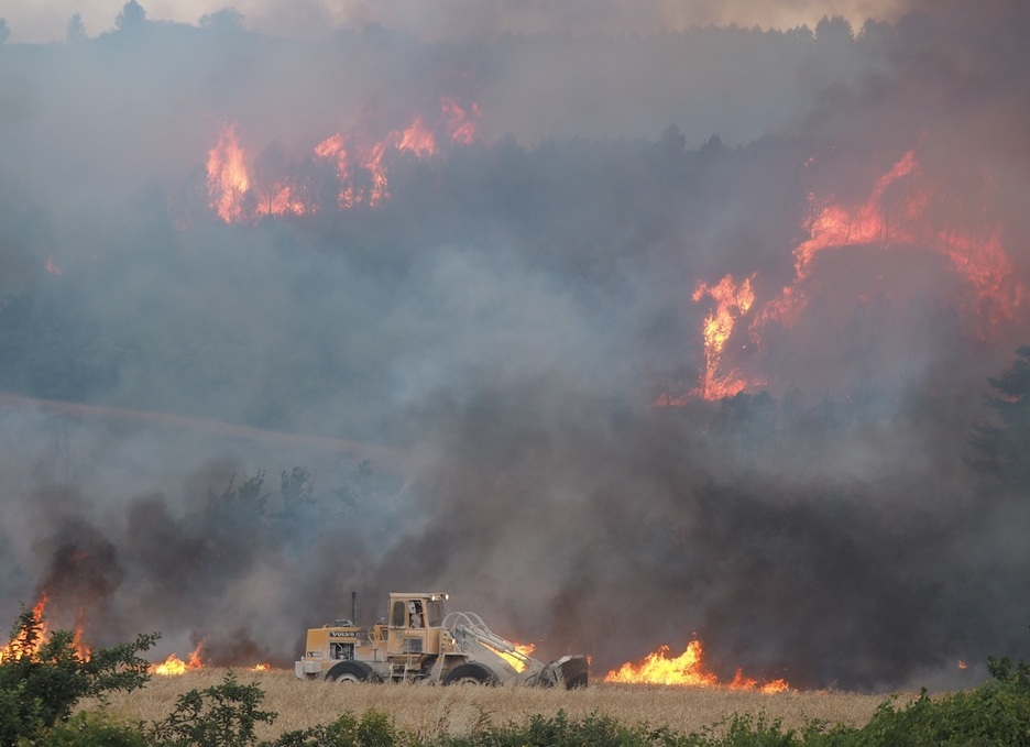 Imagen del incendio declarado en Obanos.