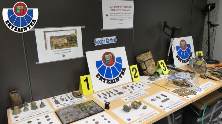 Parte del material incautado por la Ertzaintza.