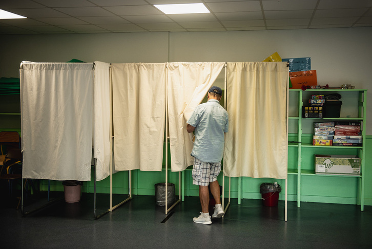 Un colegio electoral en Hendaia.
