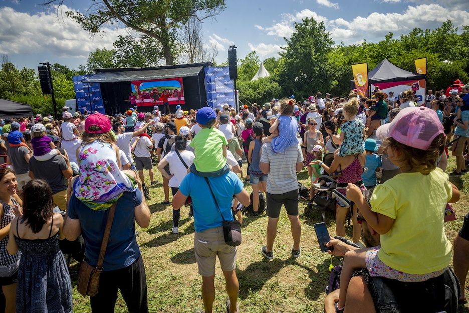 Jendetza batu da Araba Euskarazeko ikuskizunetan. Jendetza batu da Araba Euskarazeko ikuskizunetan.