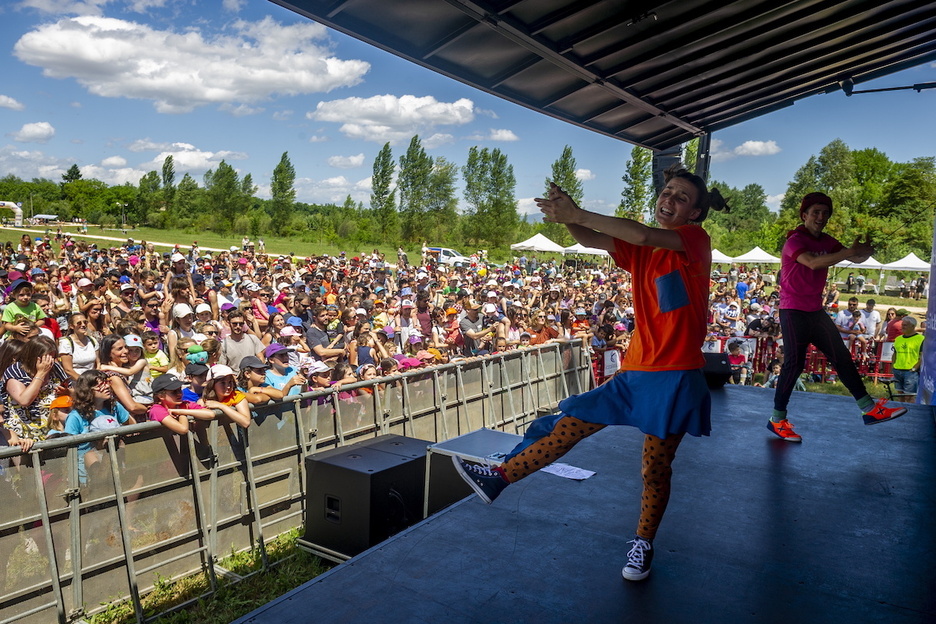 Eguraldia lagun, bertaratutakoek hainbat ikuskizunez gozatu ahal izan dute. Eguraldia lagun, bertaratutakoek hainbat ikuskizunez gozatu ahal izan dute.