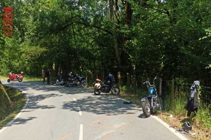 Lugar del siniestro entre las tres motocicletas.