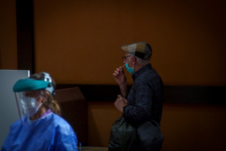 Bajan las muertes en la CAV, pero suben las hospitalizaciones.