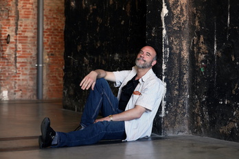 Guillermo Aguirre acaba de publicar su obra más ambiciosa.