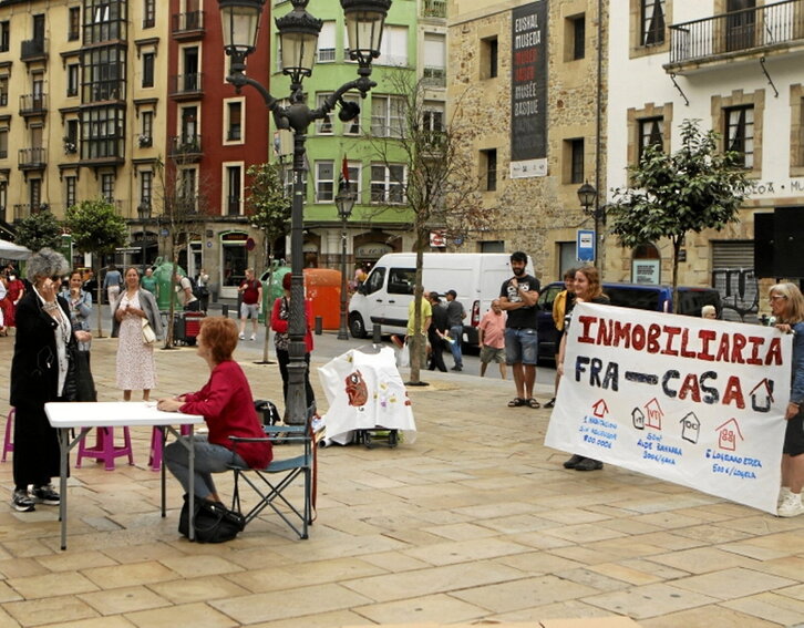 «Performance» de ELA sobre la vivienda.